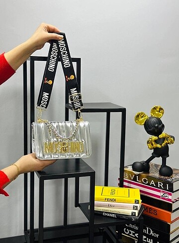 Moschino Moschıno beyaz gümüş askılı çanta