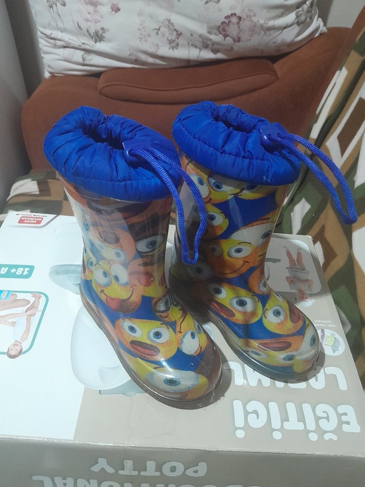 Erkek Çocuk Renkli Bağcıklı Yağmur Çizmesi - Görsel 3