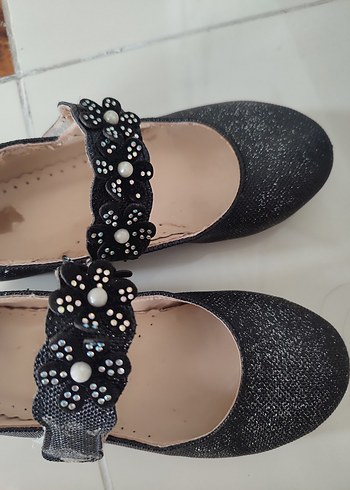 Diğer Kız Çocuk Siyah Nakışlı Tokalı Babet