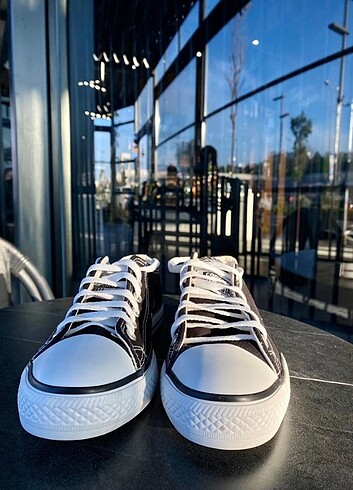 Diğer Converse