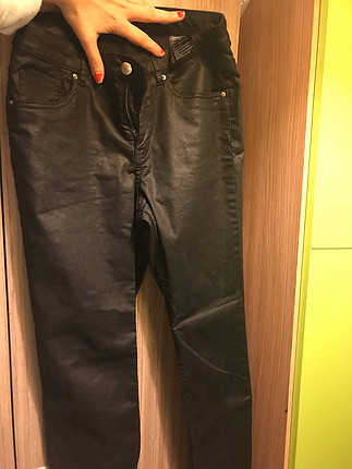 h&m deri görünümlü kumaş pantolon