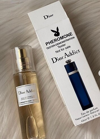 Pheromone perfume 