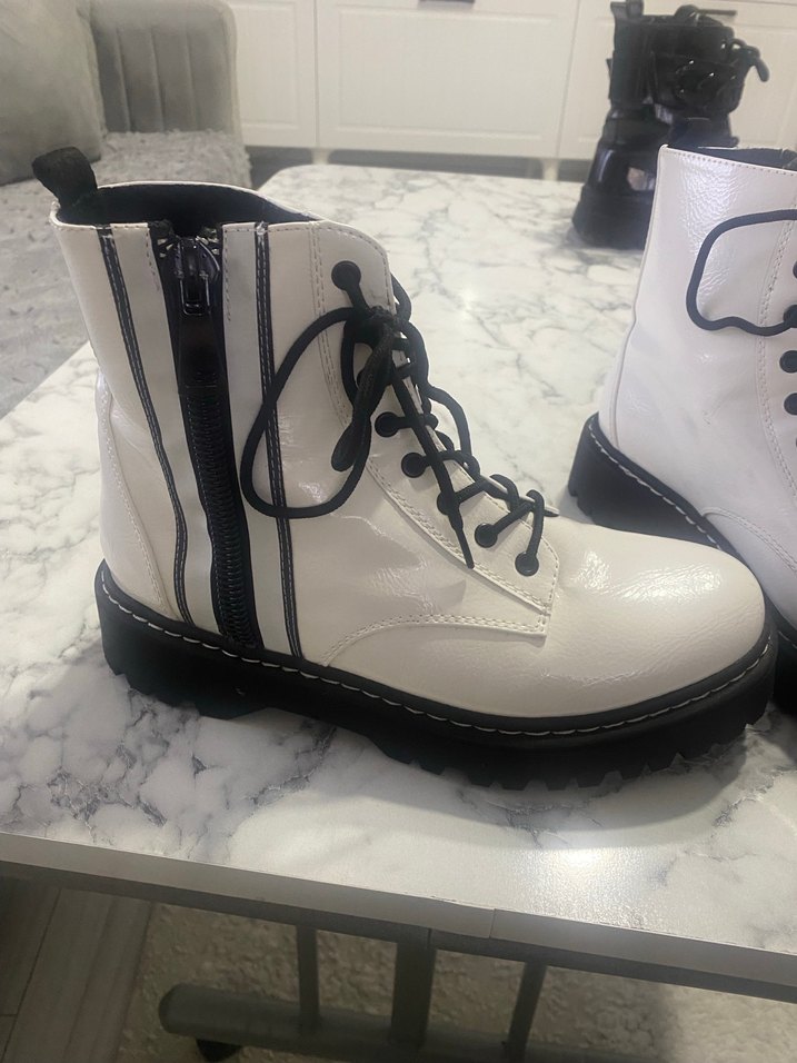 Beyaz Deri Bağcıklı Stiletto Topuklu Bot - Görsel 2