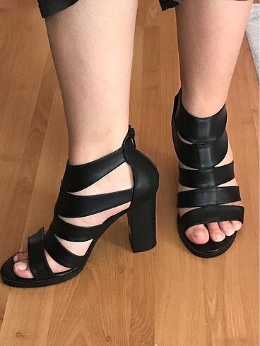 Siyah Soho marka topuklu ayakkabı