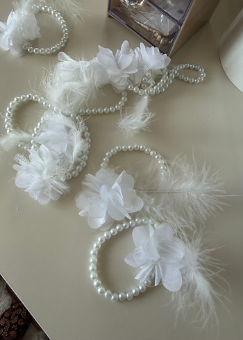 Beyaz tüylü incili Nedime bileklik - Görsel 4