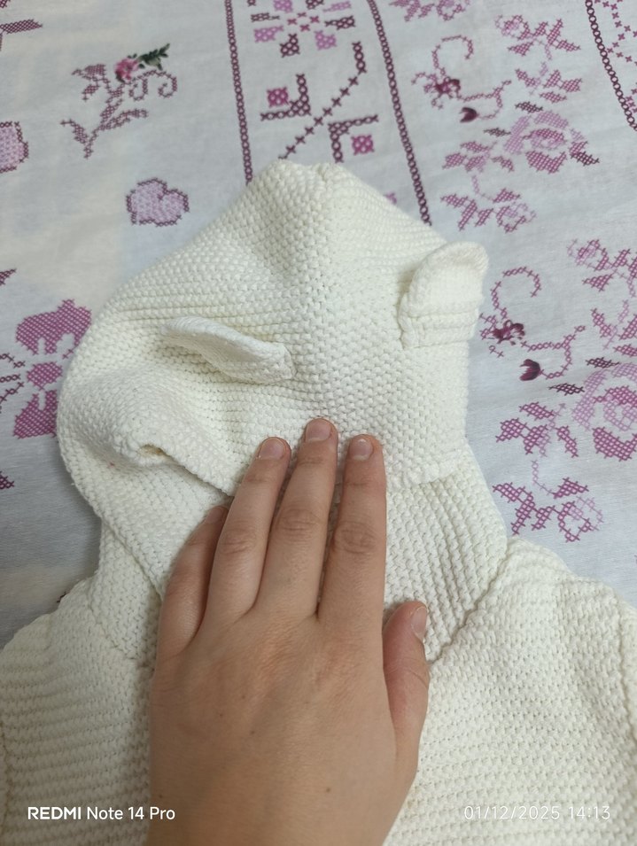 Kız Çocuk Kapüşonlu Örgü Beyaz Yelek - Görsel 2