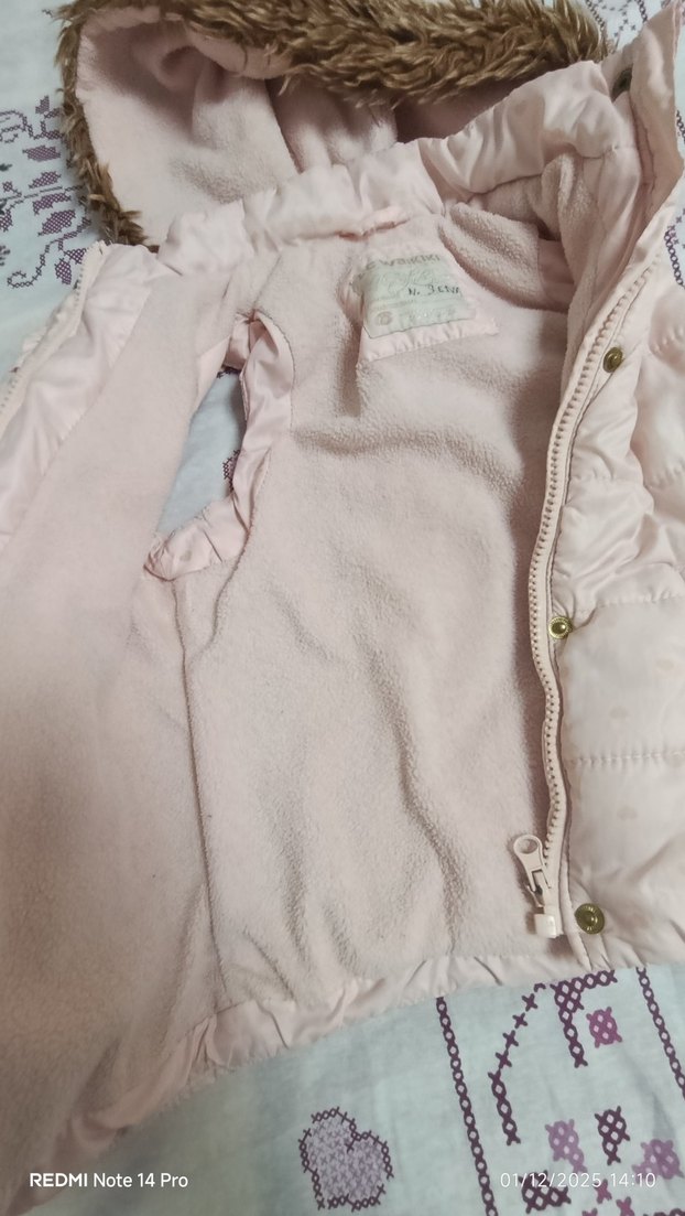 Kız Çocuk Pembe Kürklü Kapüşonlu Yelek - Görsel 3
