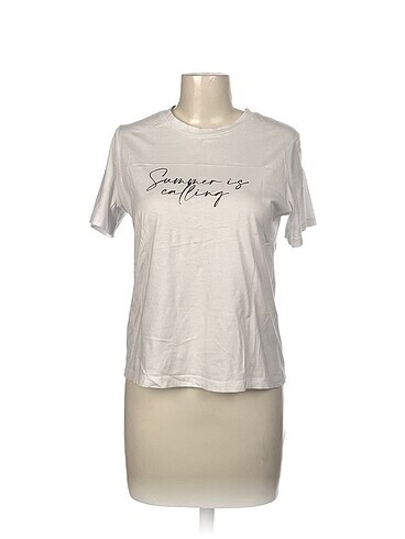 Mango T-shirt %70 İndirimli.