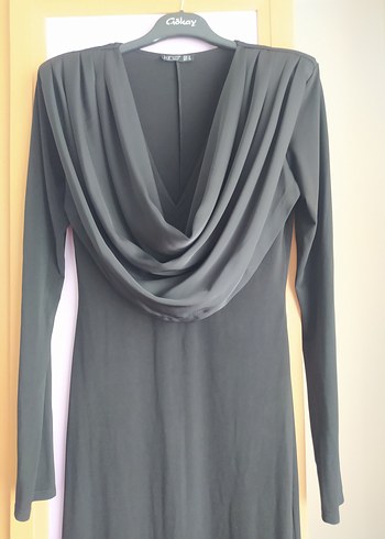 Kadın Siyah Uzun Drapeli V Yaka vatkalı Elbise - Görsel 2