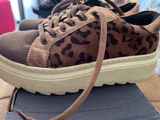 37 Beden kahverengi Renk Beyaz tabanlı leopar desenli spor ayakkabı