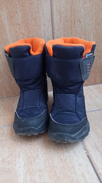 Decathlon şu geçirmez bot ürün çok temiz ve fazla kullanilmadi#d