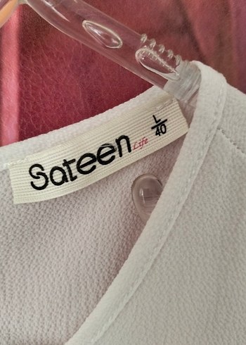 Nakış Detaylı Beyaz Fırfırlı Kolsuz Bluz - Görsel 4