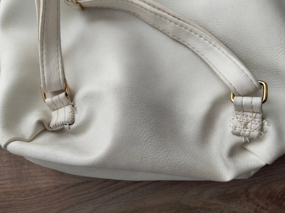 Mıknatısli Beyaz Deri Kadın Sırt Çantası - Görsel 5
