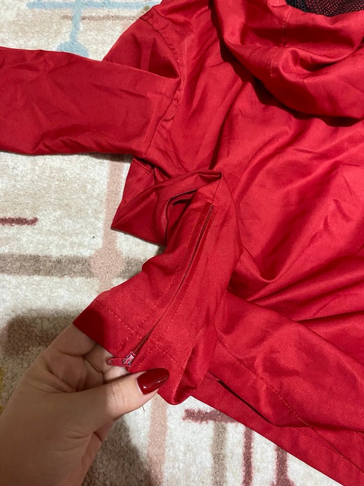 Kırmızı Kapüşonlu kadın Rüzgarlık Mont - Görsel 2