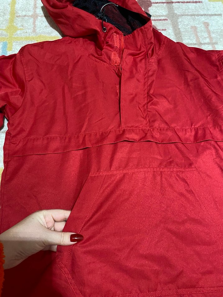 Kırmızı Kapüşonlu kadın Rüzgarlık Mont - Görsel 4