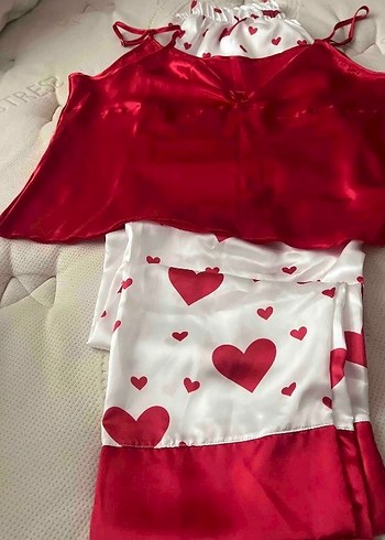 Kırmızı Parlak Askılı Kadın Pijama Takımı - Görsel 2