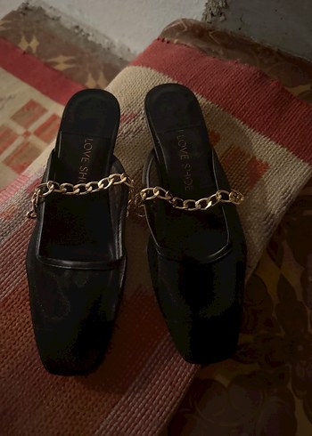 Zara Zincir Detaylı Altın Yılan Desenli Topuklu Terlik