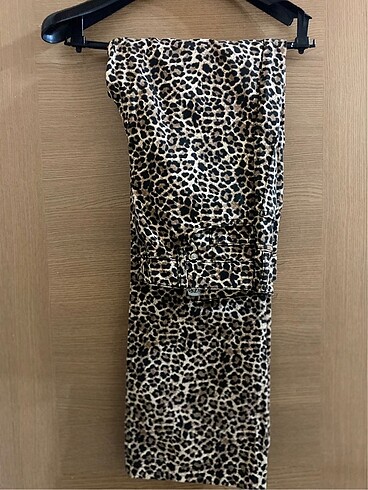 Zara leopar Jean