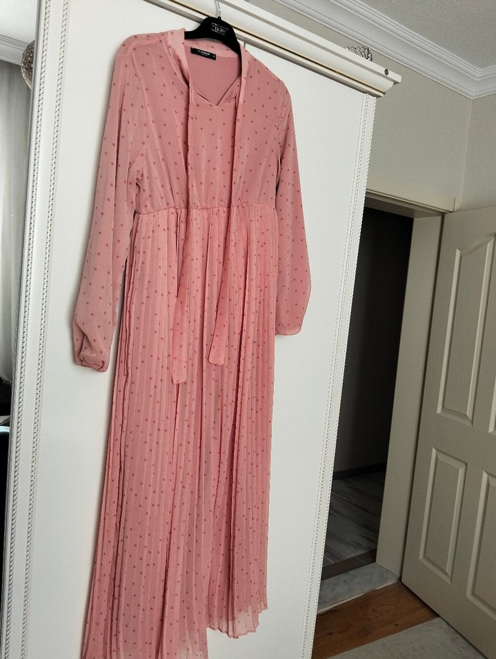 Pudra Pileli Uzun Kadın Elbise - Görsel 2