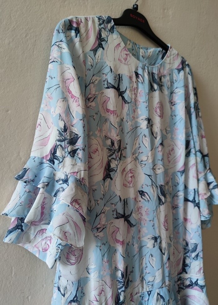 Baharlık Çiçekli Tasarım Elbise - Görsel 3