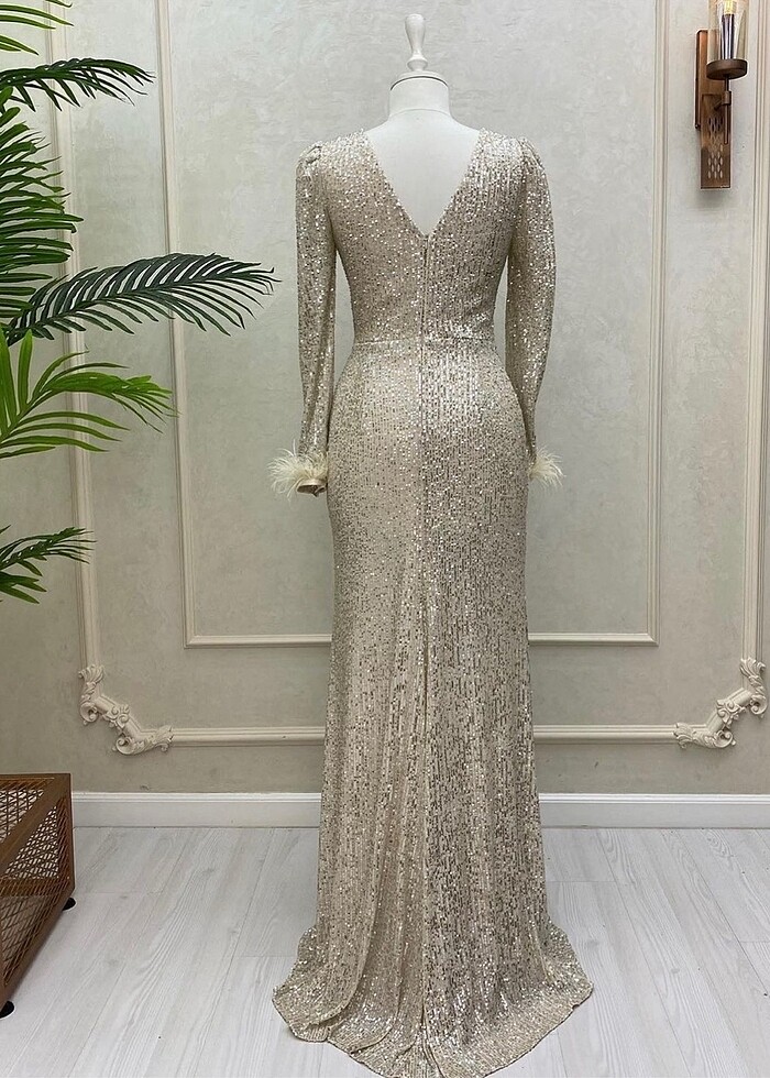 Balo giyimden alındı ayakkabı ve tacı ile yollanacaktır - Görsel 2