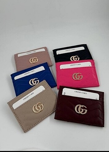 Gucci Gucci marka kartlık siyah ve pembe mevcut