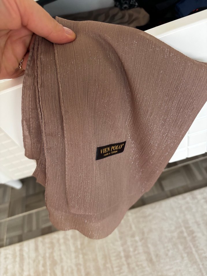 Bej Parlak Kadın Şal - Drapeli, İpeksi - Görsel 2