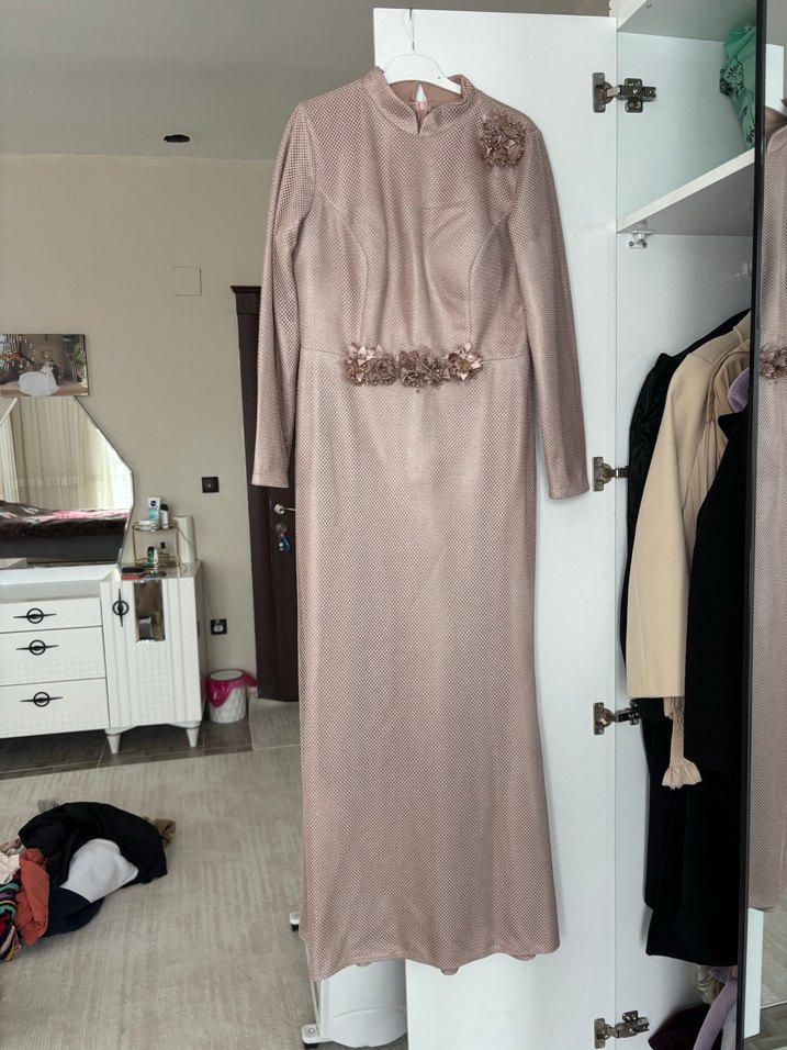 Bej Nakışlı Uzun Kollu Nişan Elbisesi - Görsel 2