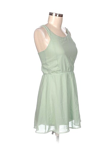 H&M H&M Kısa Elbise %70 İndirimli.