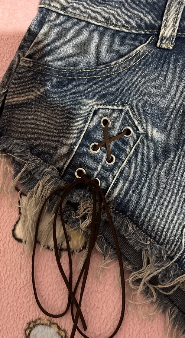 Kemer Detaylı Koyu Renk Mini Denim Şort - Görsel 5