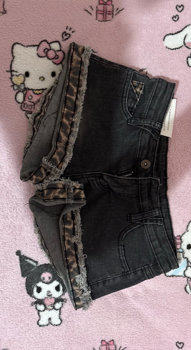 Kahverengi Kürklü Koyu Tie-Dye Mini Kot Şort - Görsel 4