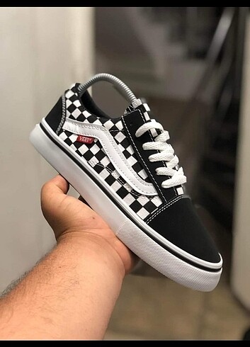 Vans spor ayakkabı ürün magazadan satılıp sıfır kutulu üründür 1.sın