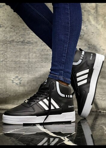 Adidas spor ayakkabı ürün magazadan satılıp sıfır kurulu üründü