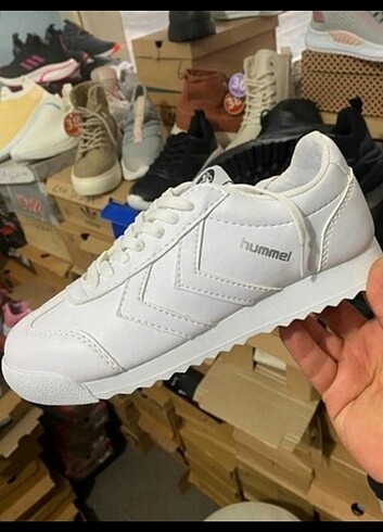 Hummel Hummel spor ayakkabı ürün magazadan satılıp sıfır kurulu üründü
