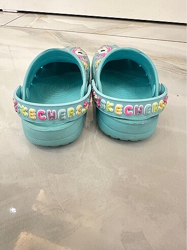26 Beden Skechers kız çocuk terlik