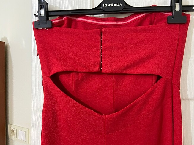 38 Beden Kırmızı straplez elbise