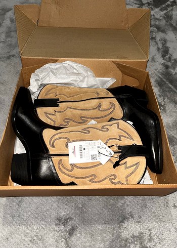 Zara kadın Bot - Görsel 2