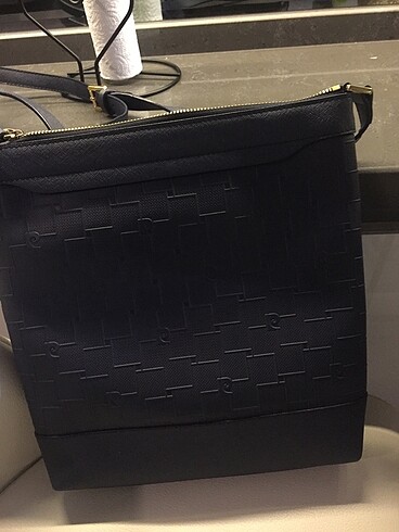 Beden lacivert Renk Pierre cardin orijinal kol çantası