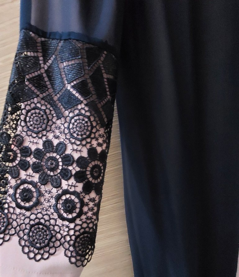 Mavi Nakışlı Uzun Kollu Uzun Elbise - Görsel 2