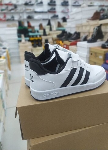 Adidas Çocuk Spor Ayakkabı