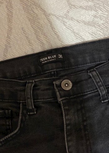 Siyah Kemer Detaylı Dar Kesim Kadın Kot Pantolon - Görsel 4