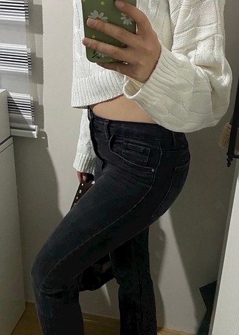 Siyah Kemer Detaylı Dar Kesim Kadın Kot Pantolon - Görsel 2