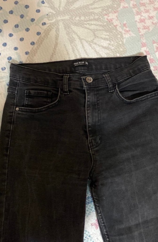 Siyah Kemer Detaylı Dar Kesim Kadın Kot Pantolon - Görsel 3