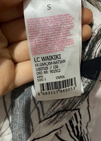 LC Waikiki Düğmeli Kısa Kollu Batik Desenli Erkek Gömlek