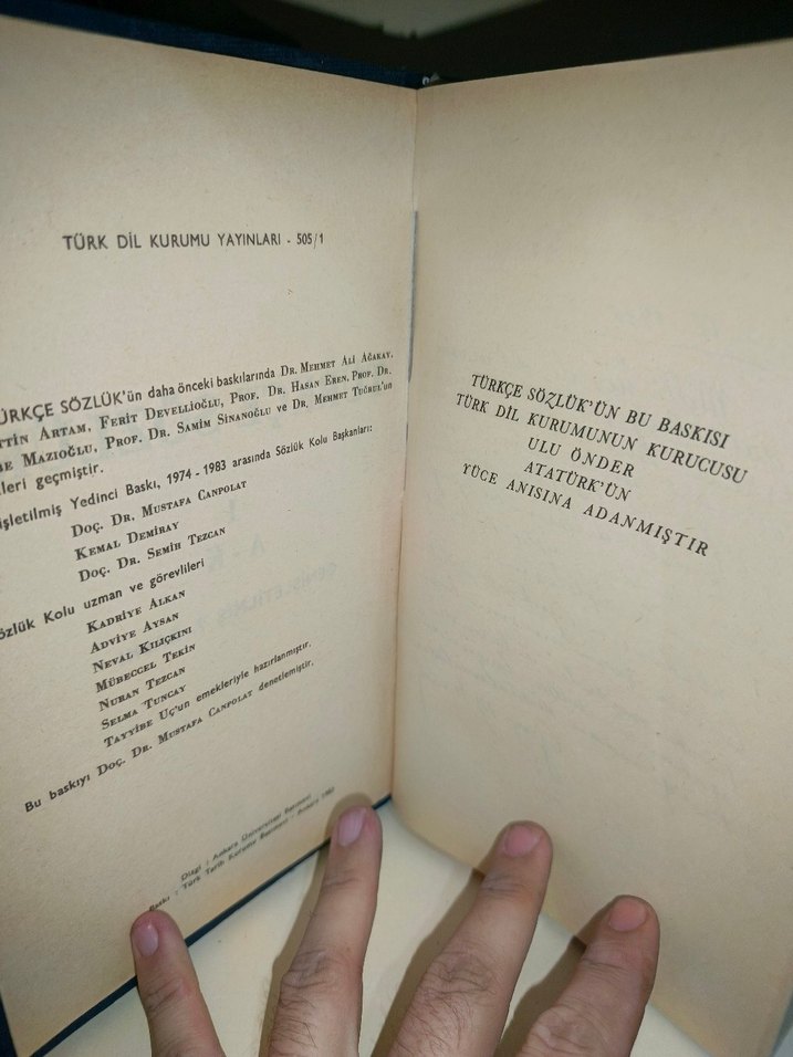 TÜRK DİL KURUMU ATATÜRK ANISINA BASILMIŞ Türkçe Sözlük Kitap - Görsel 2