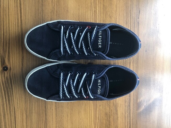 Bayan converse
