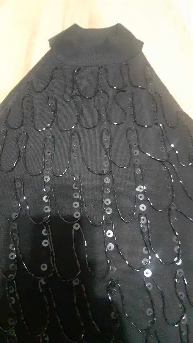 Payet İşlemeli Siyah Kolsuz Bluz - Görsel 3