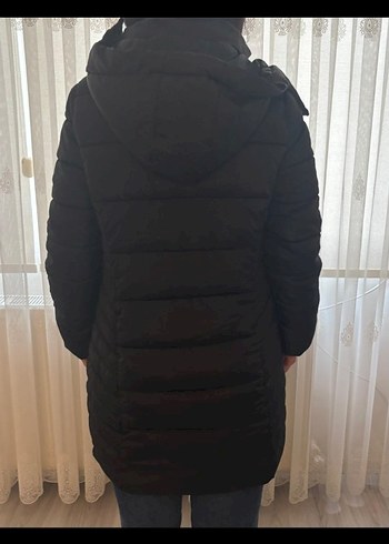 Siyah Kapüşonlu Kışlık Kadın Mont - Görsel 2