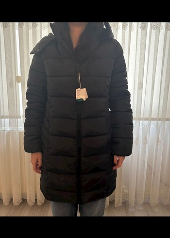 Siyah Kapüşonlu Kışlık Kadın Mont - Görsel 3