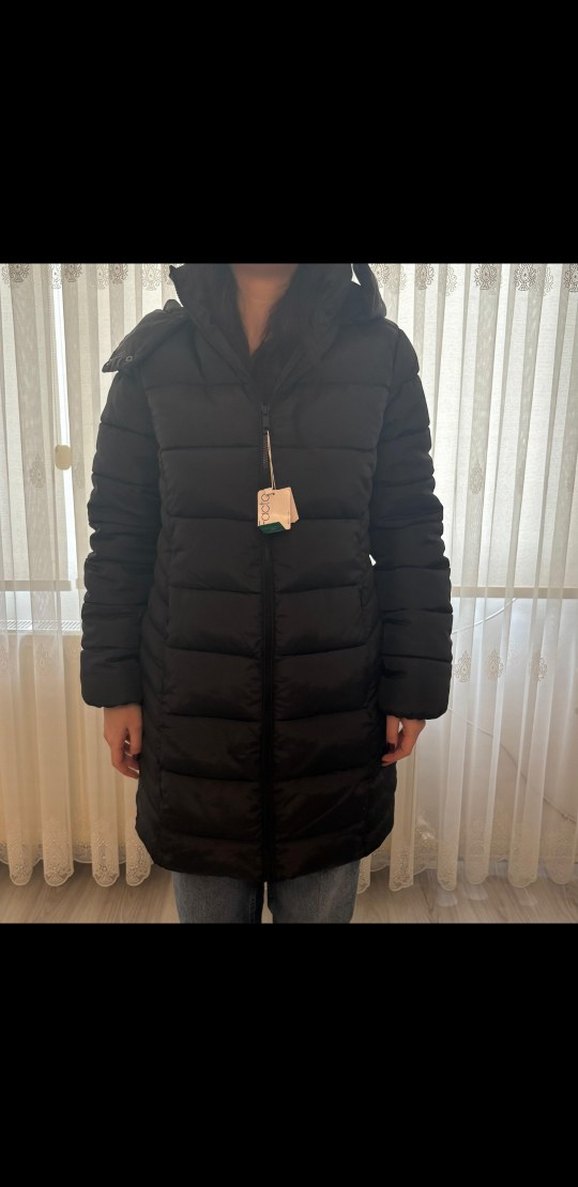 Siyah Kapüşonlu Kışlık Kadın Mont - Görsel 3